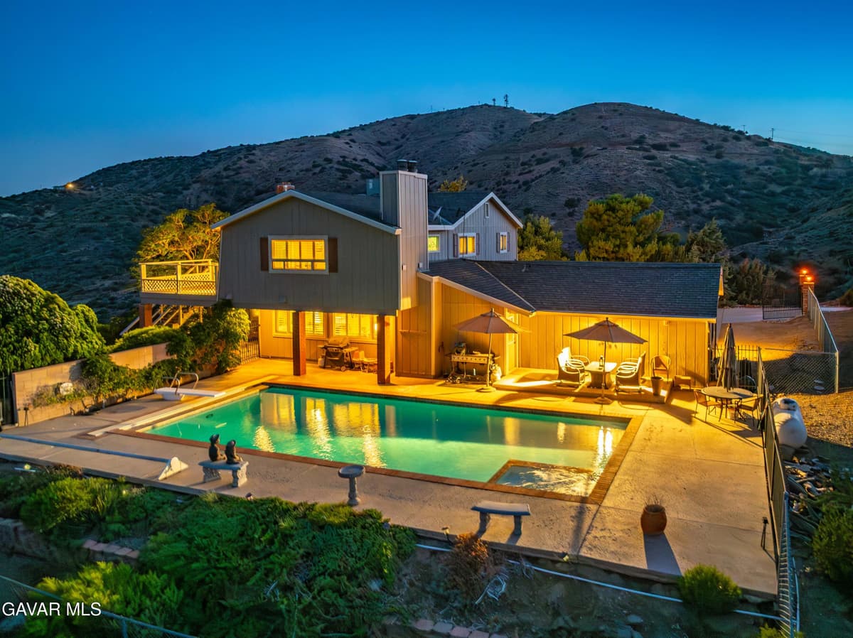 35870 Tierra Subida Avenue