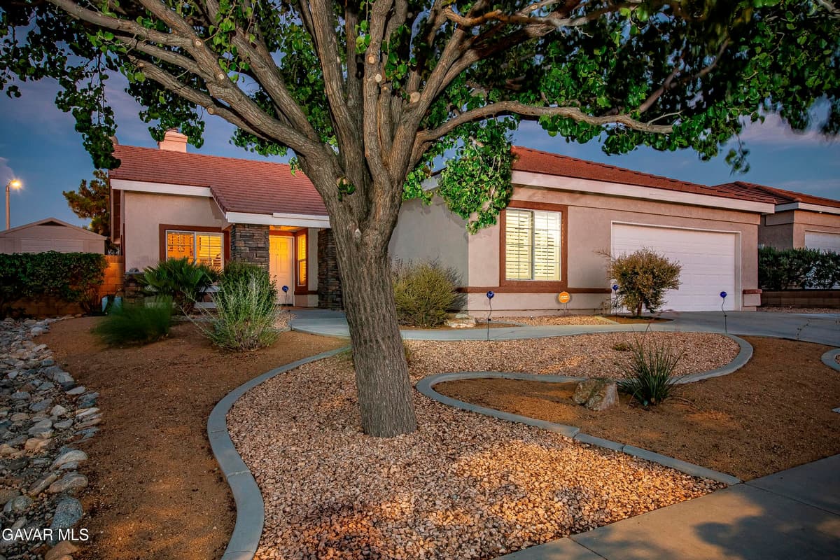 40266 Racquet Lane