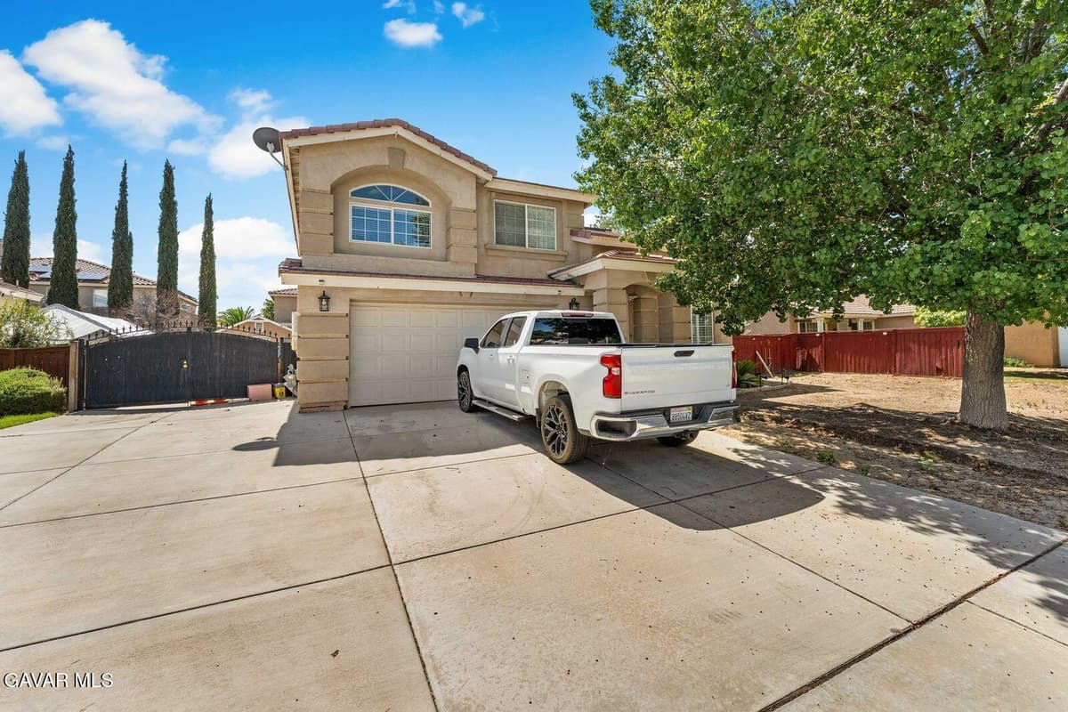 5602 E Avenue R11