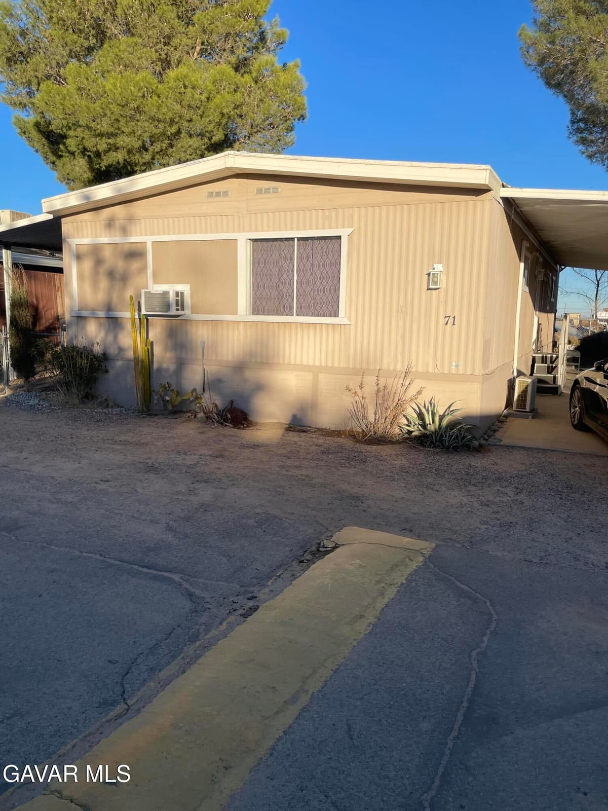 1258 W Rosamond Boulevard