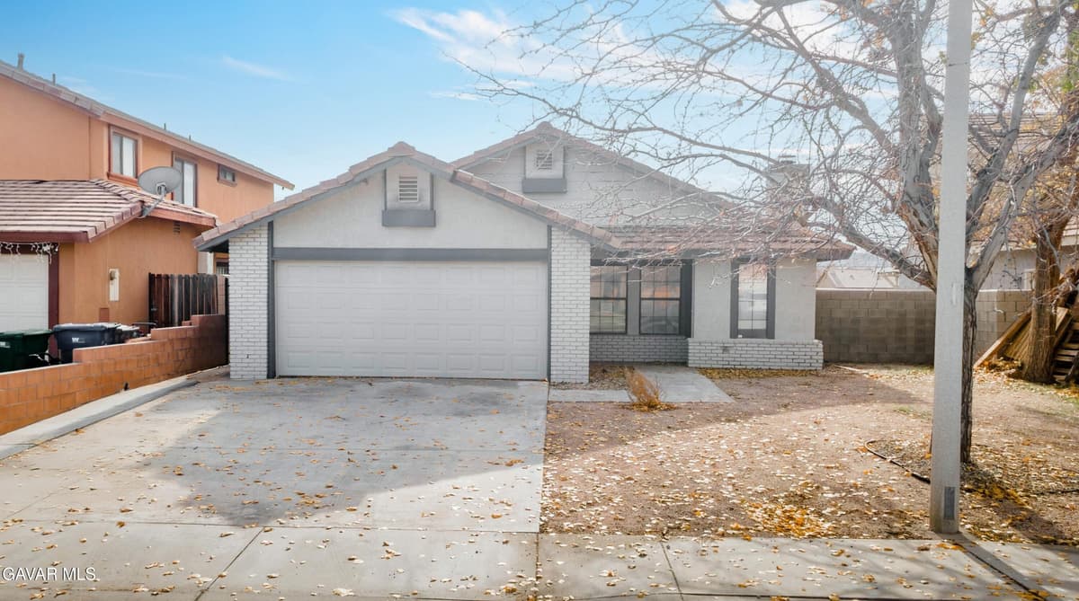 1270 W Avenue H4
