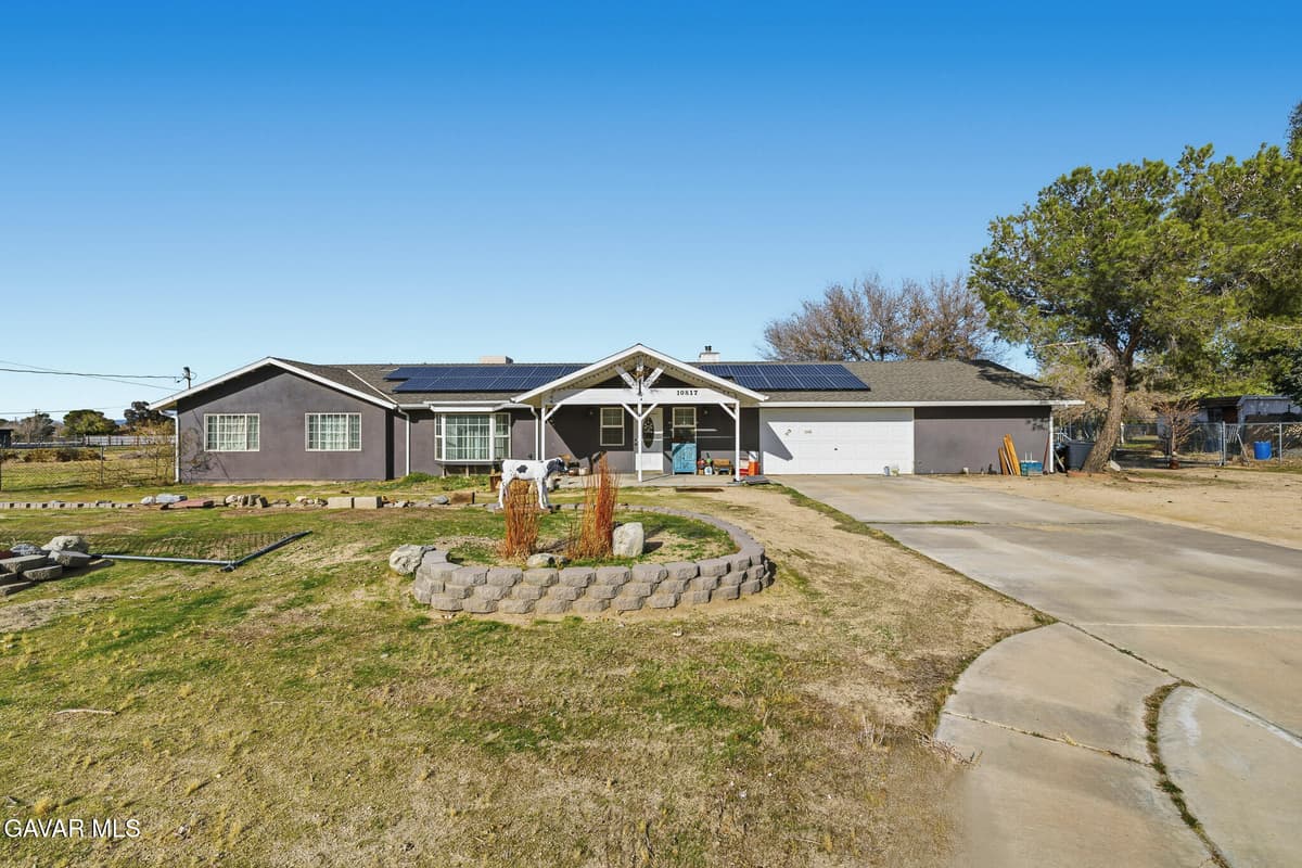 10817 E Avenue R12