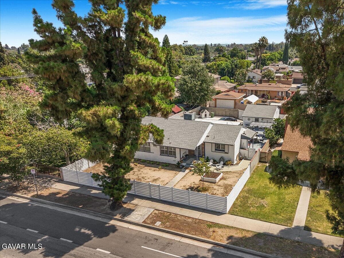 16038 Devonshire Street