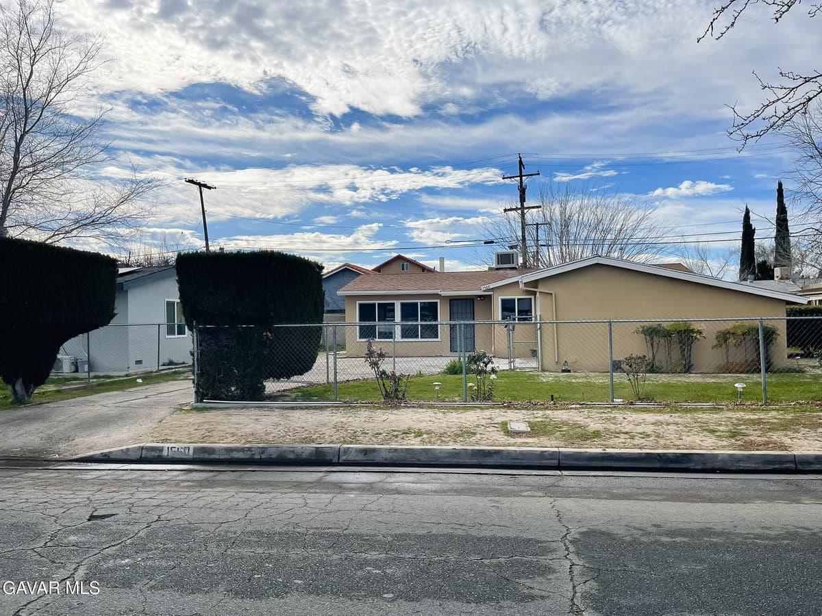 1560 W Avenue H10