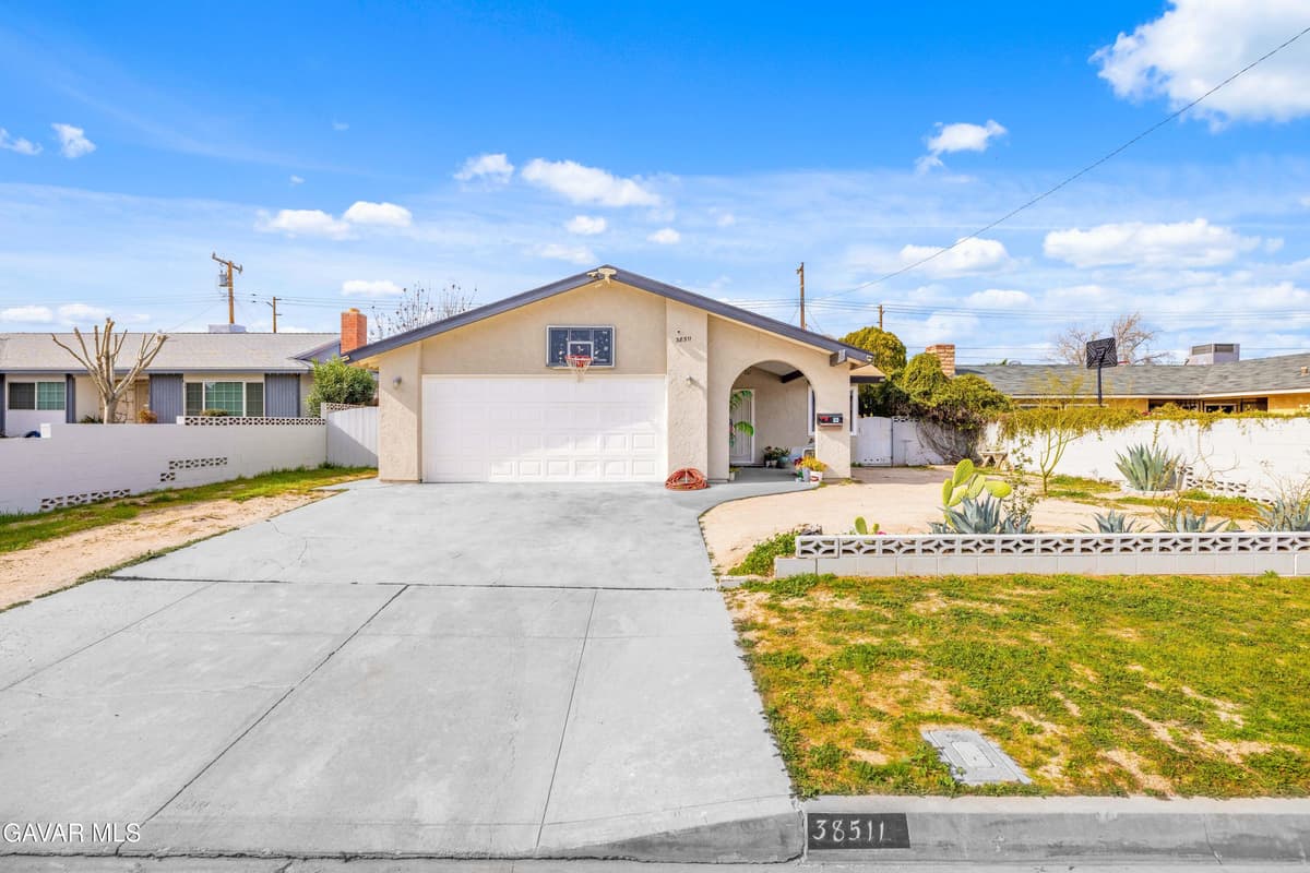 38511 Carolside Avenue