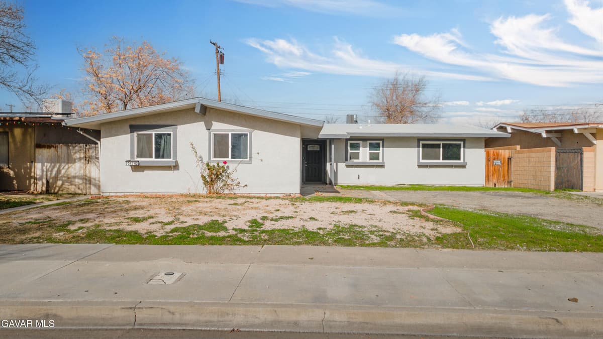 1041 W Avenue H2