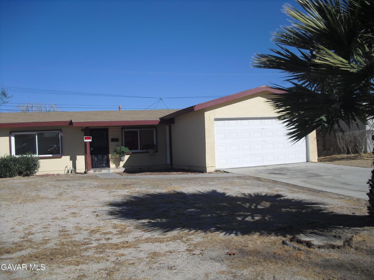 359 E Langhorn Street