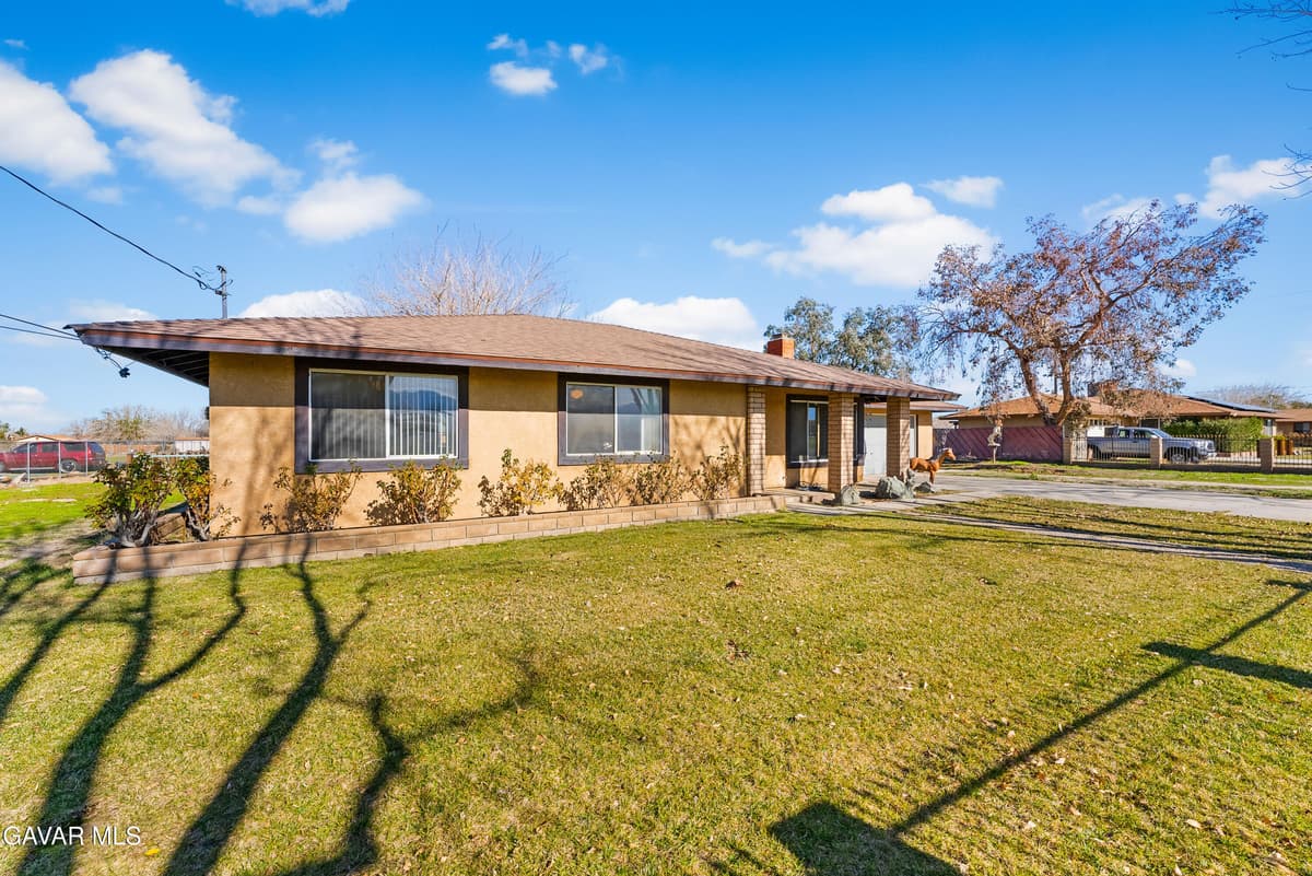 10837 E Avenue R 10
