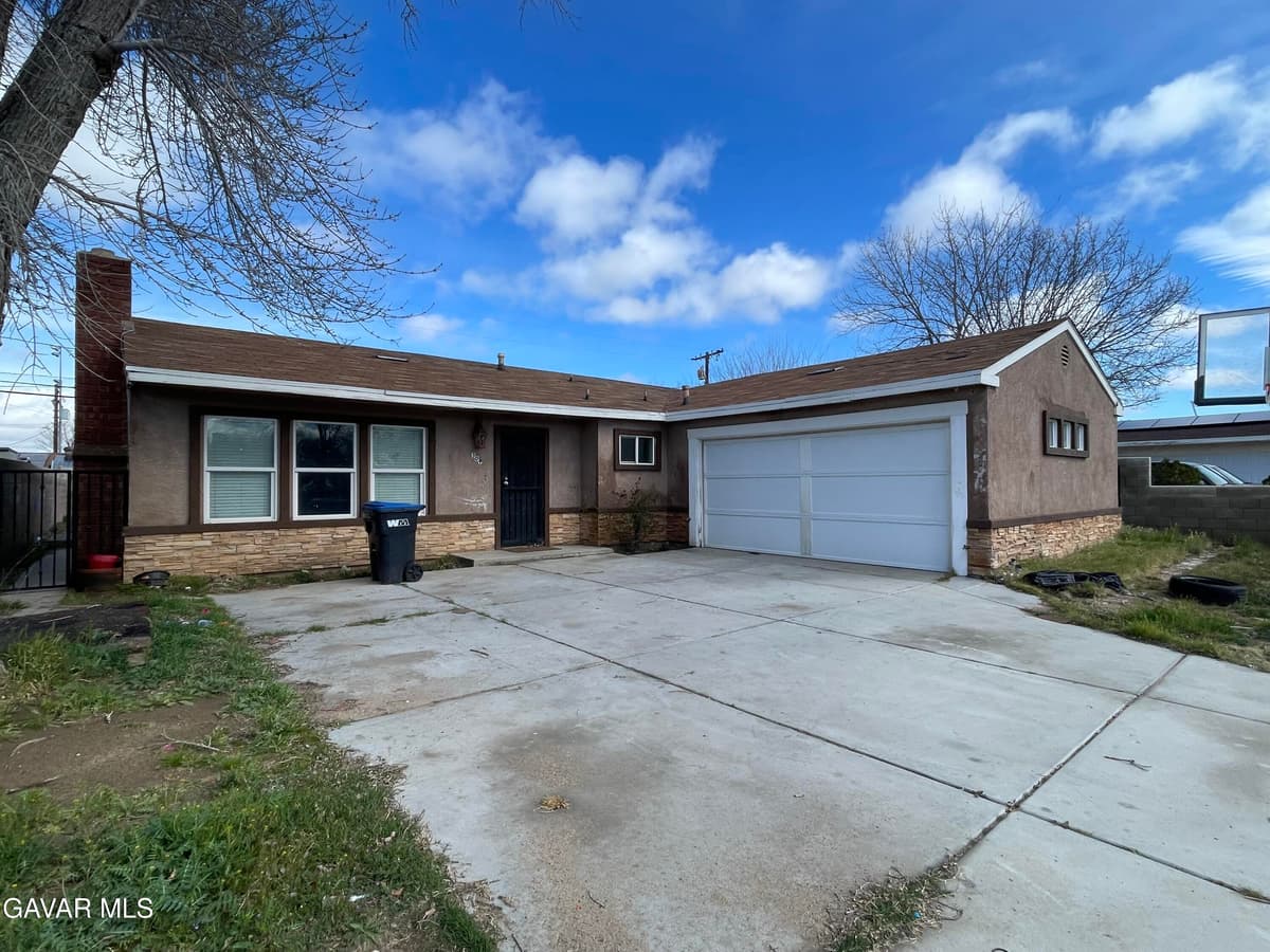 309 E Avenue J13