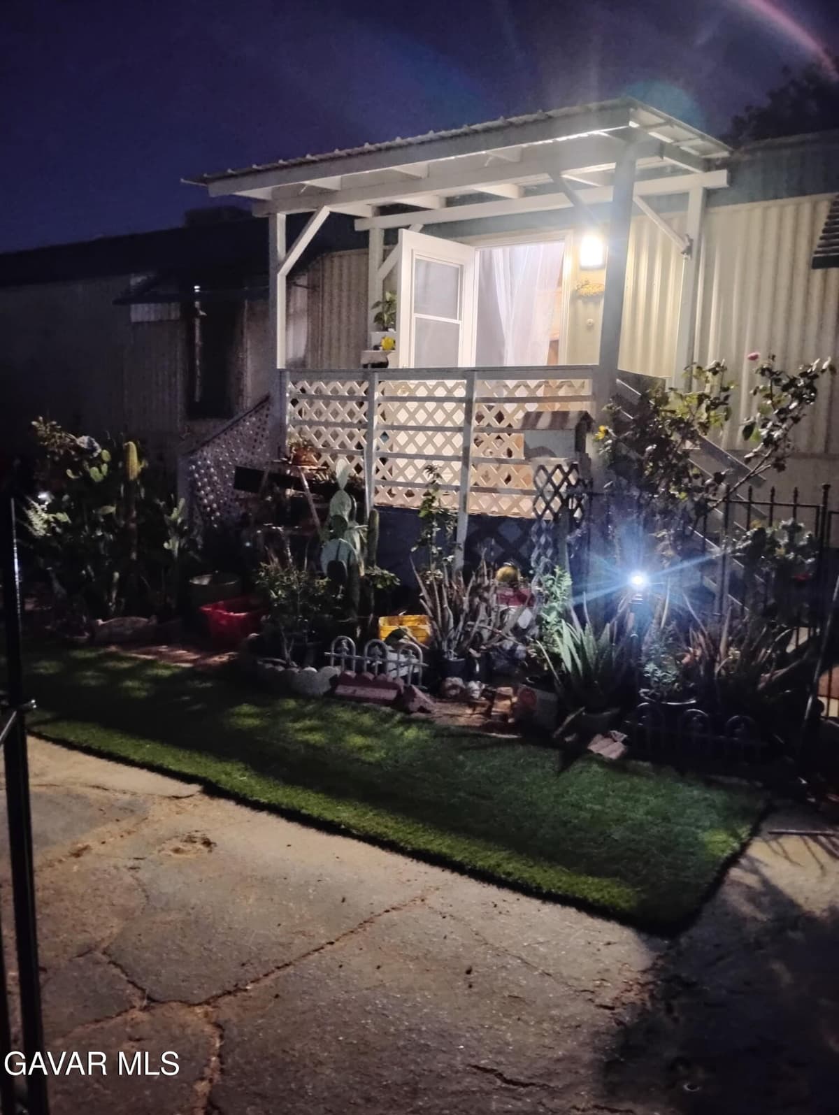 1304 E Avenue I