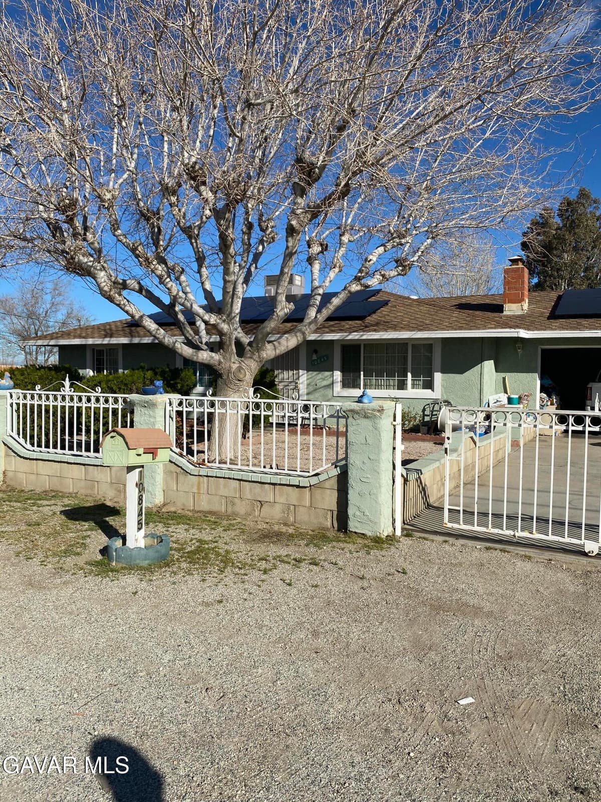 10845 E Avenue R2