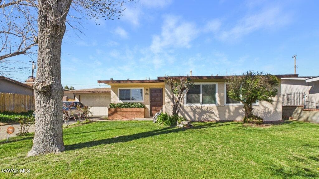 1529 E Avenue Q6
