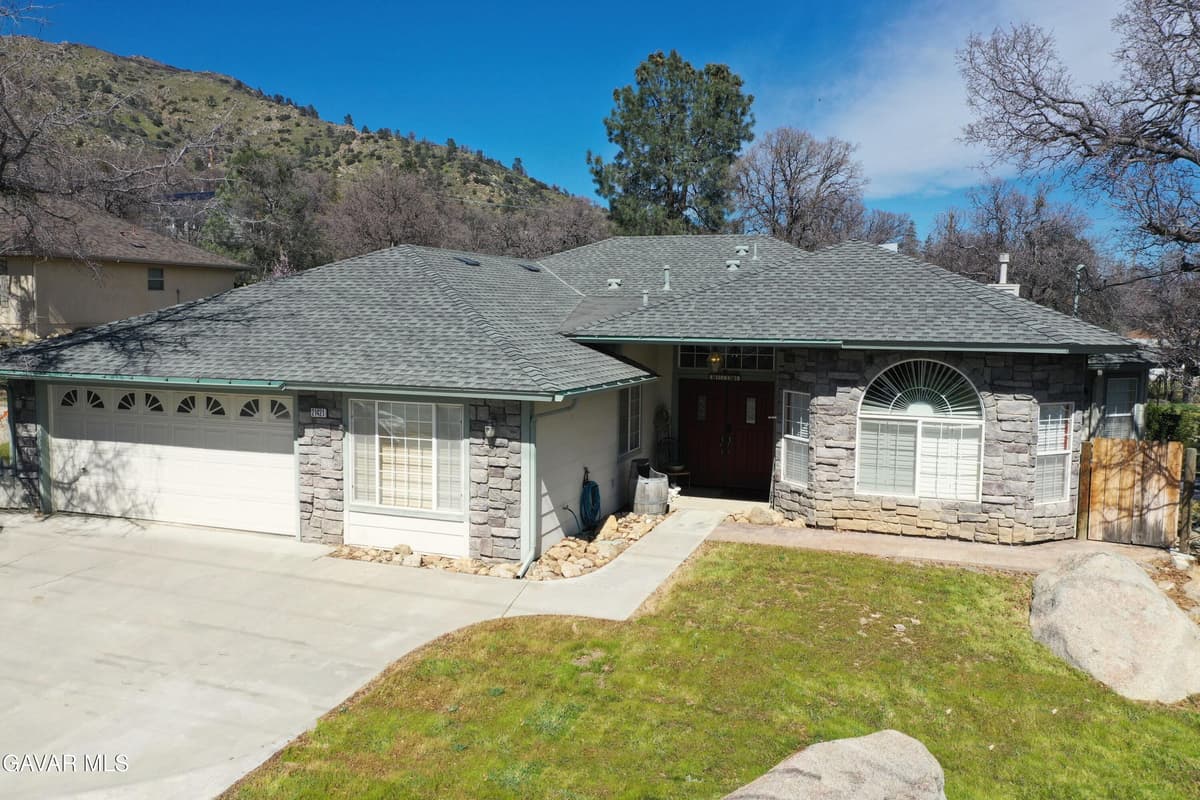 21421 Sunnybrook Drive