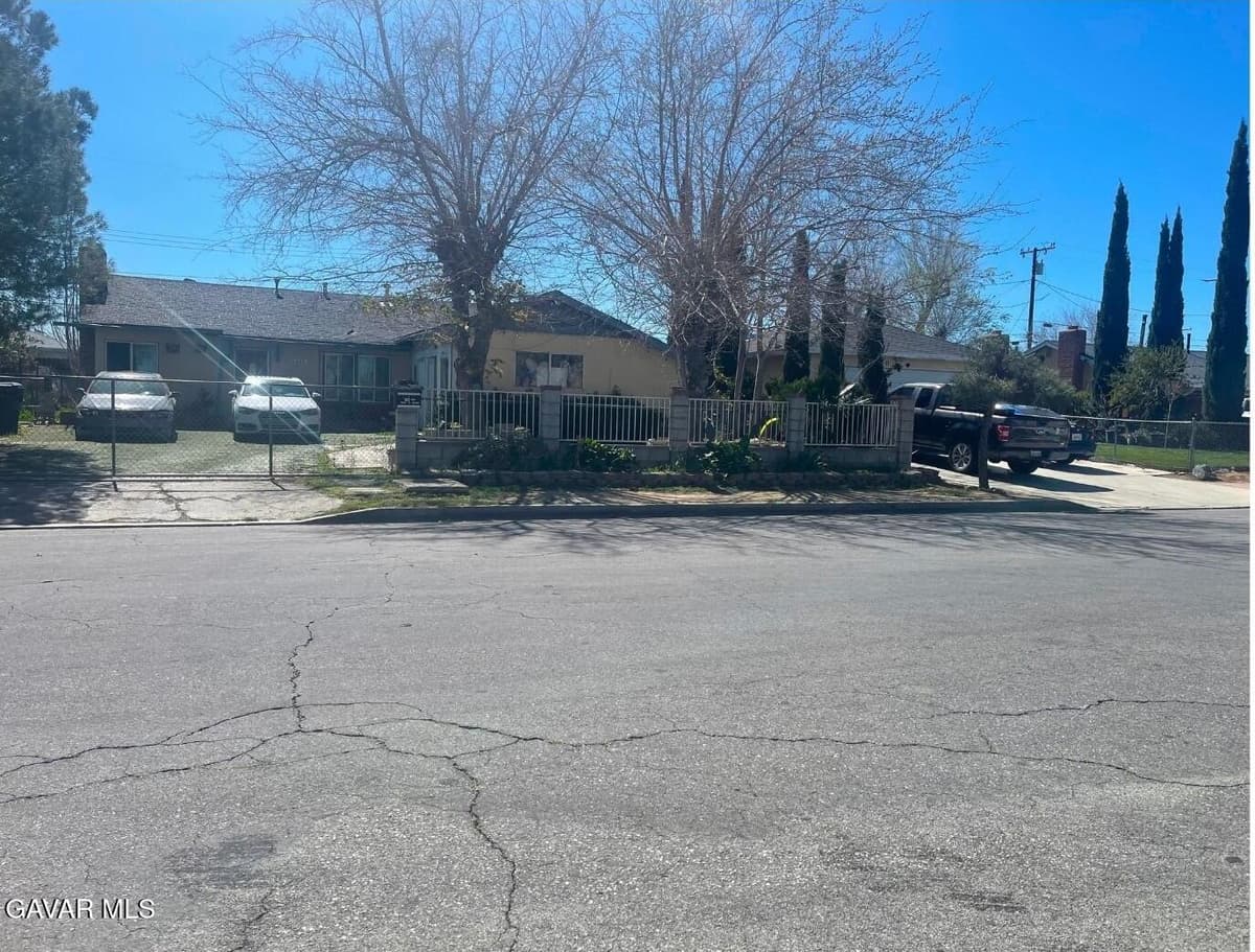 226 E Avenue Q3