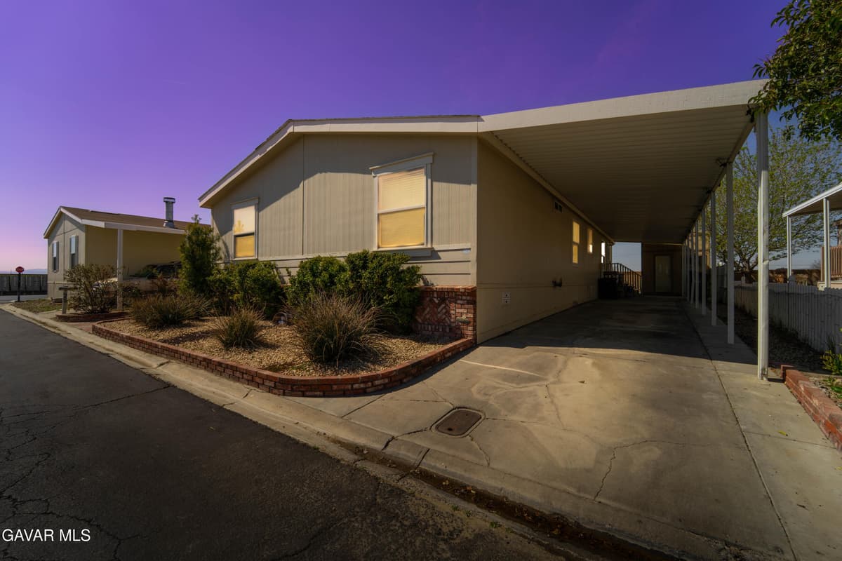 1550 W 20th Street