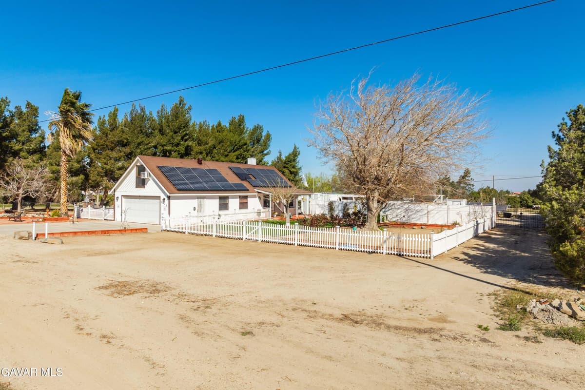 5849 E Avenue T8