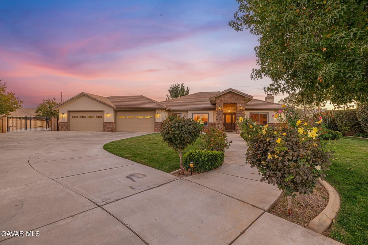 2534 Desert Rose Drive