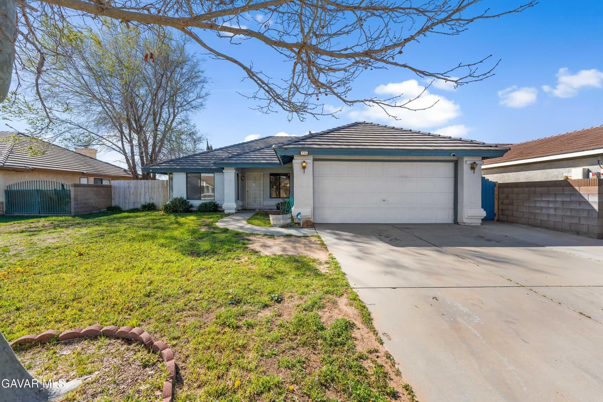 736 E Avenue J6
