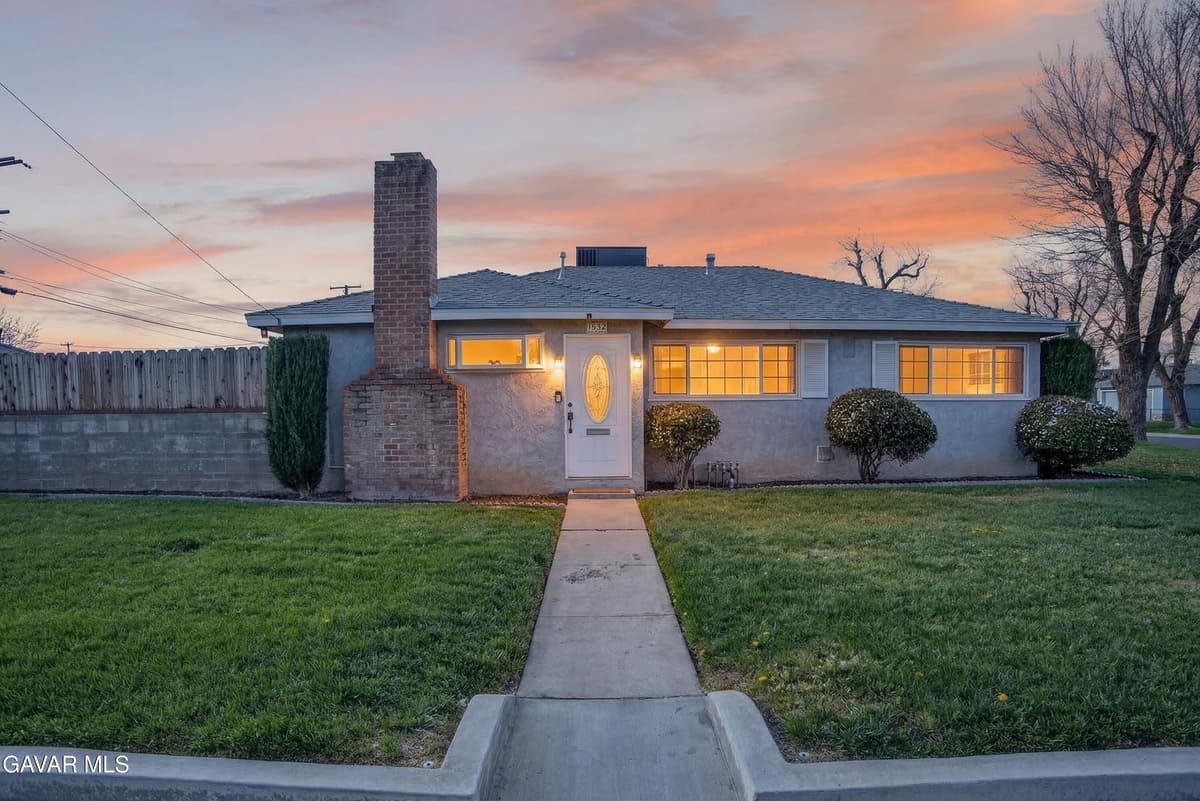 538 W Avenue J4