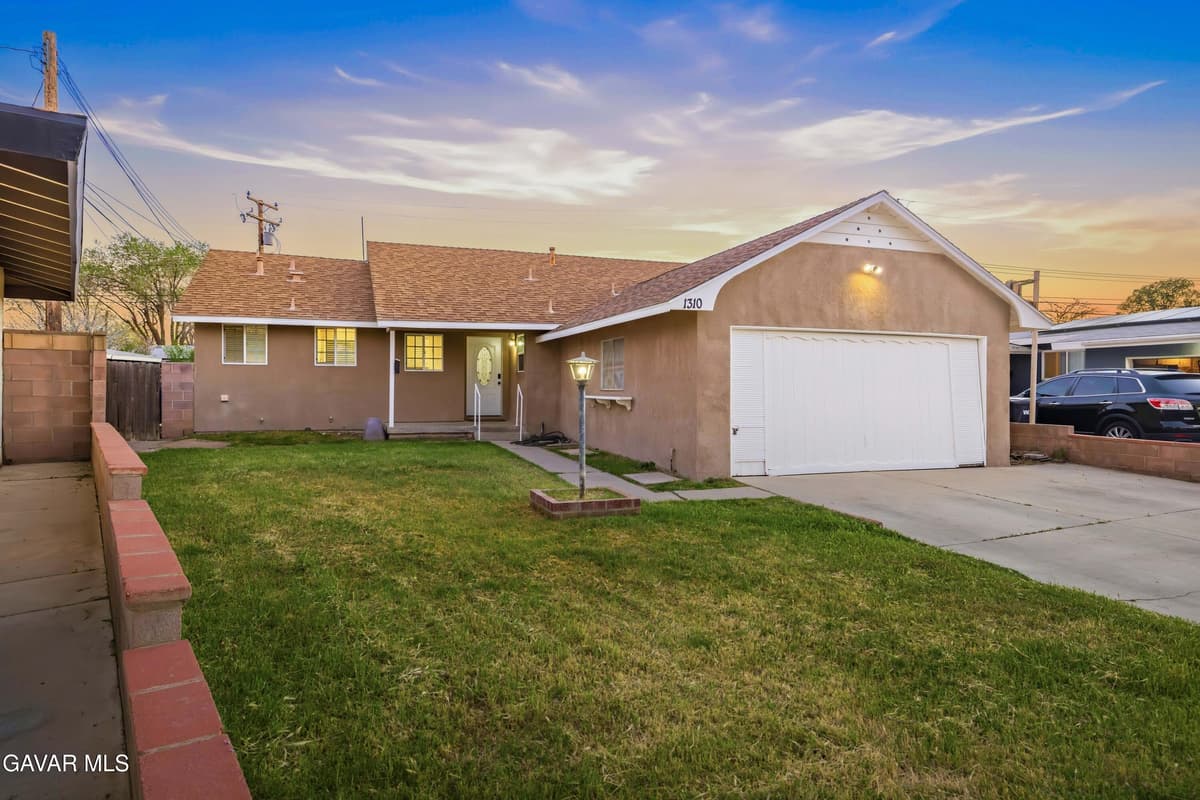 1310 W Ave H-10