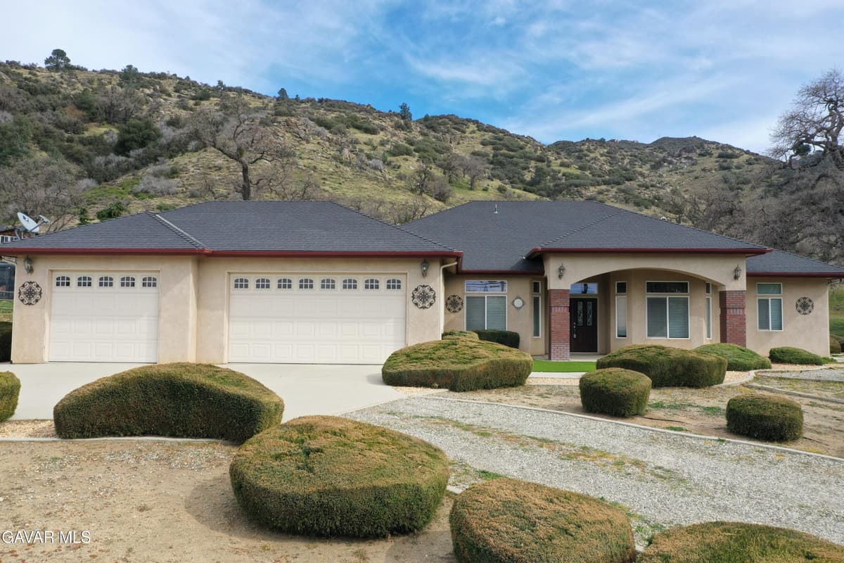 23780 Coyote Court