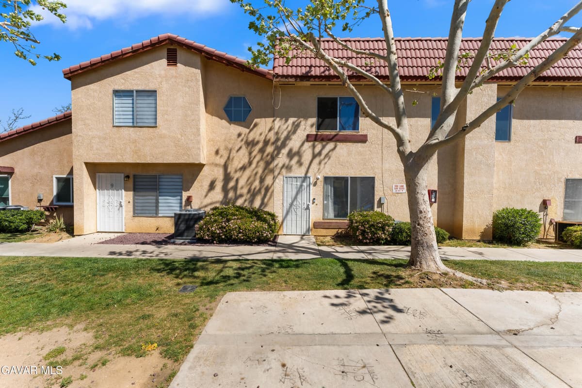 1750 E Avenue Q14