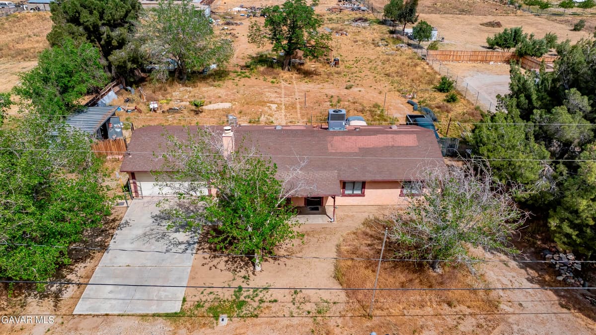 10731 E Avenue R-2