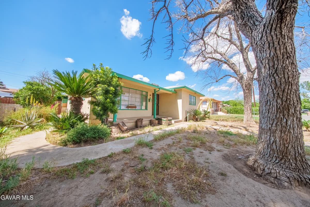 2709 Peerless Avenue