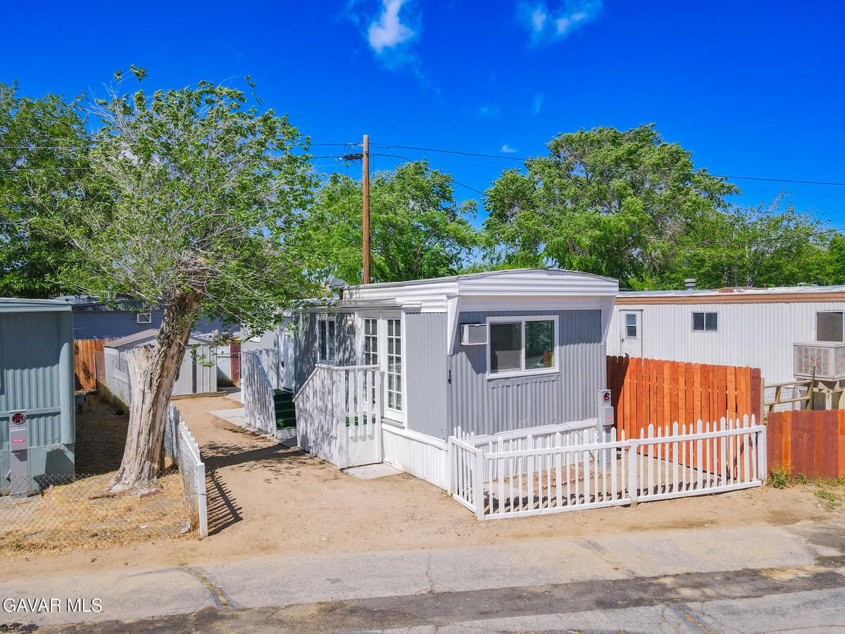 1258 W Rosamond Boulevard