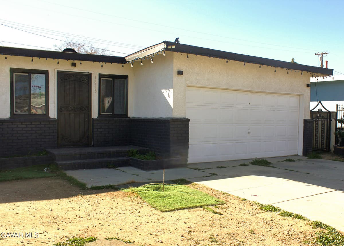 1866 E Avenue Q11