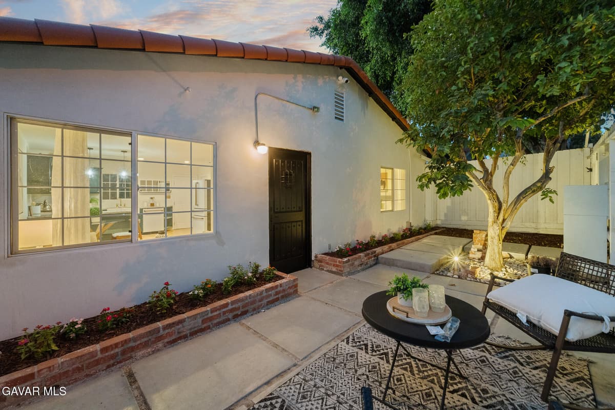 1637 N Alvarado Street