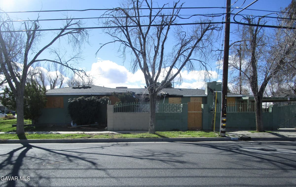 552 W Avenue J4