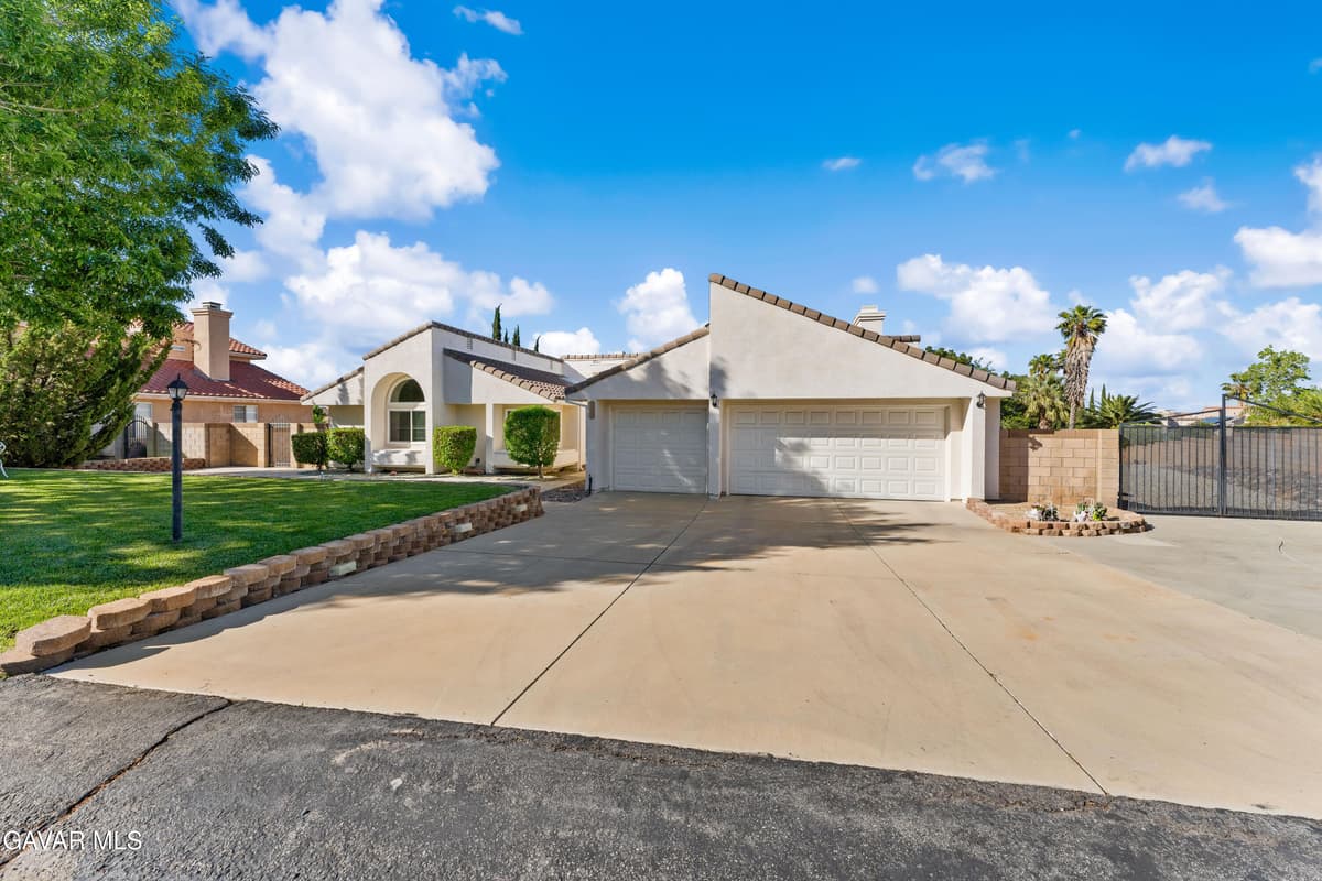 5309 Gardendale Lane