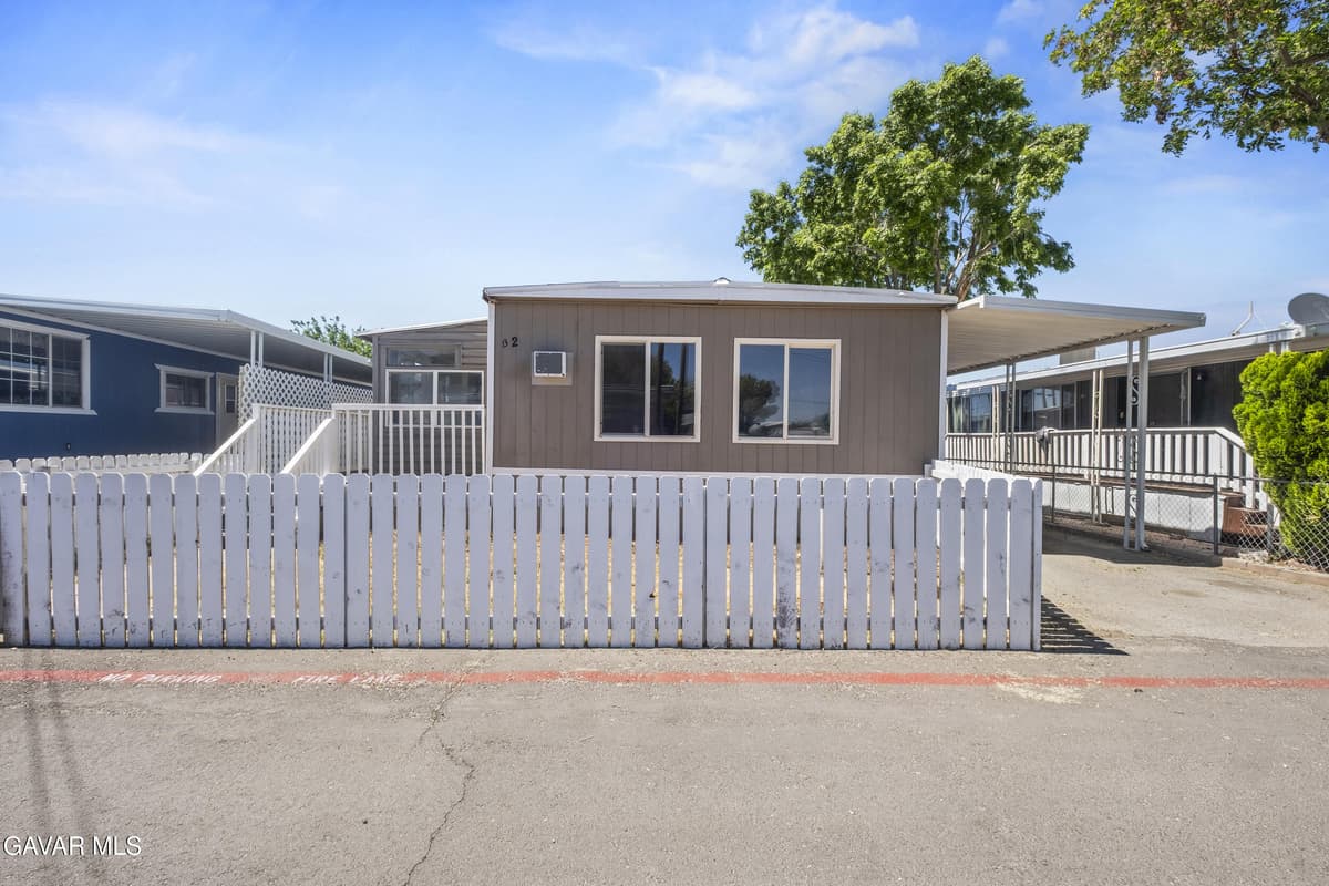 3157 E Avenue I
