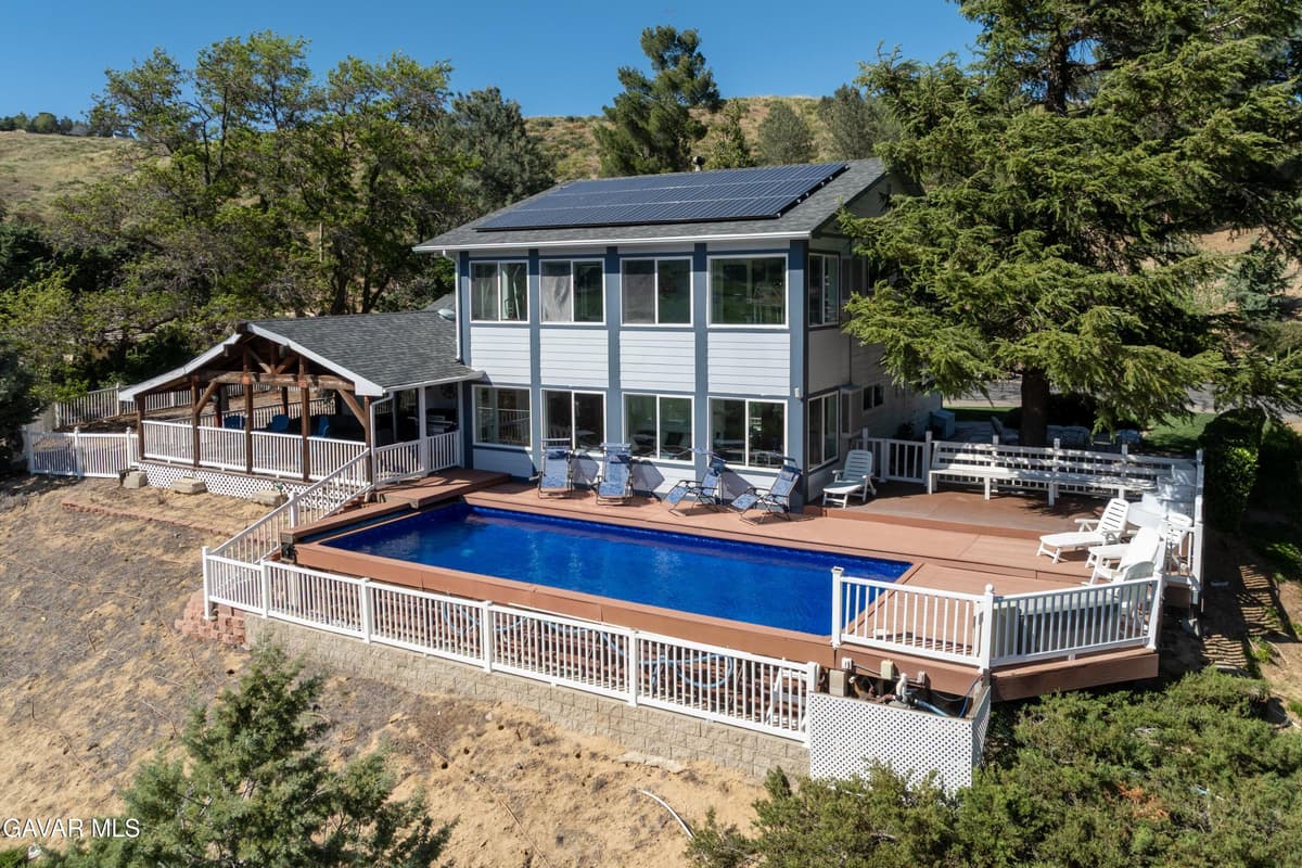 9065 Elizabeth Lake Road
