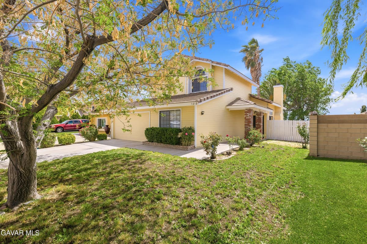 1212 W Avenue H4