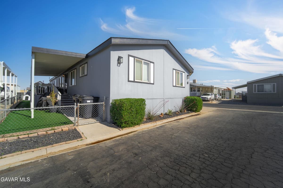 1550 W 20th Street