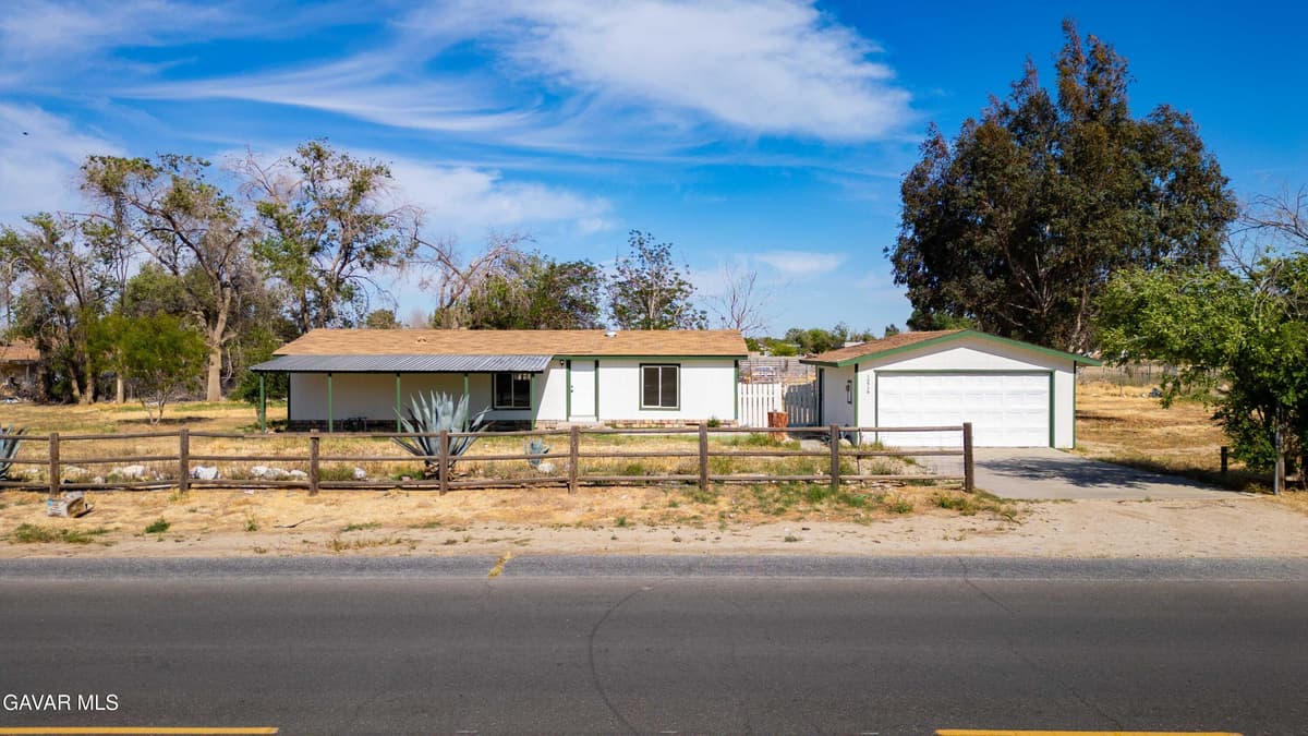 10510 E Avenue R10