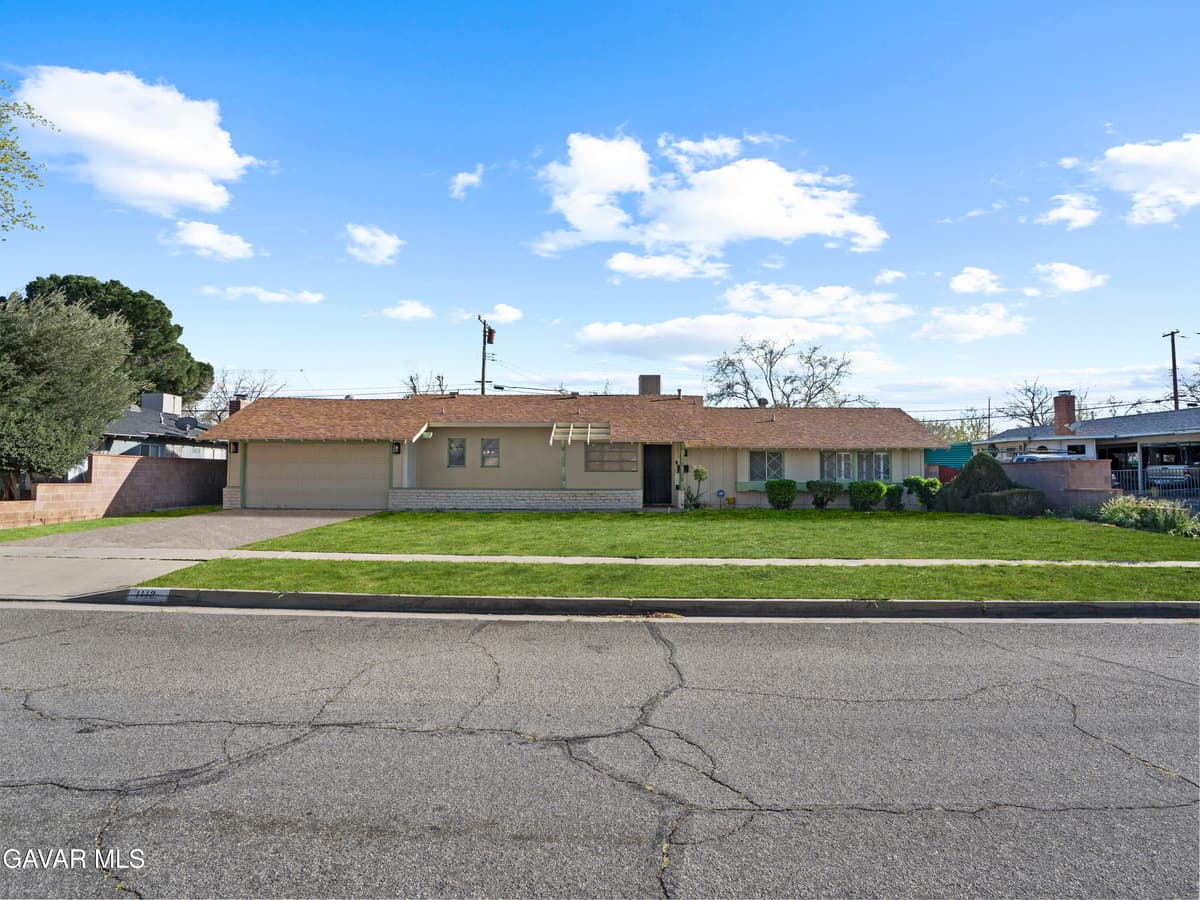 1112 E Avenue J4