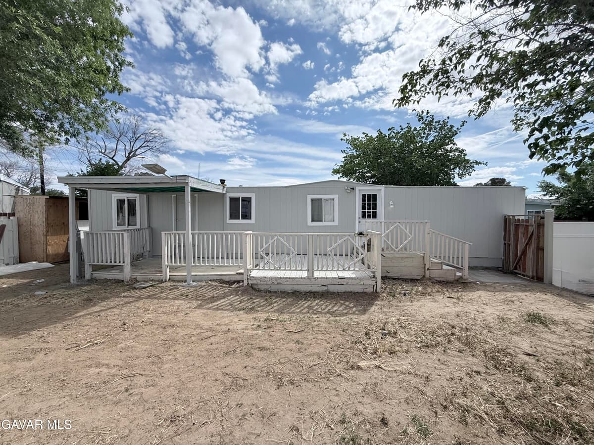 1258 W Rosamond