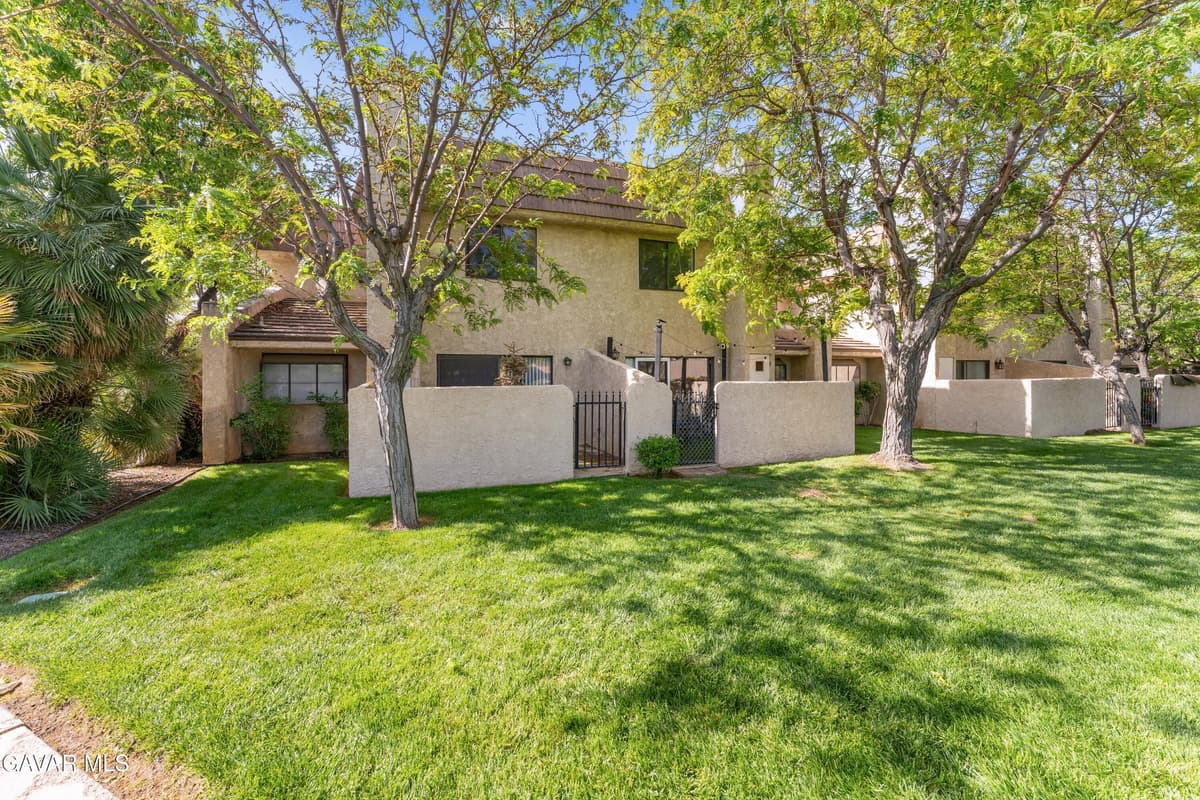422 W Avenue J5