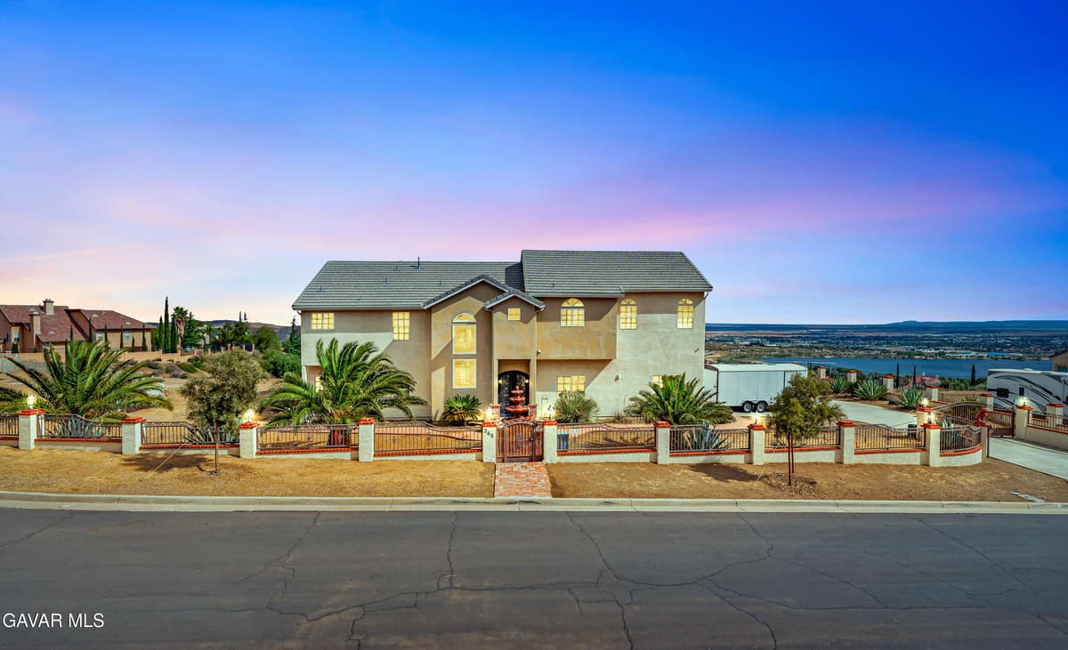 345 Lakeview Drive