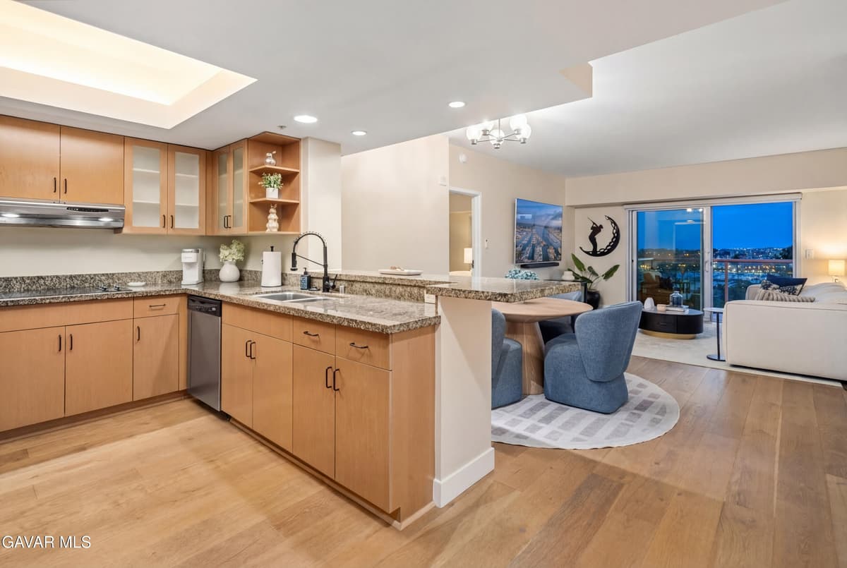 13700 Marina Pointe Drive