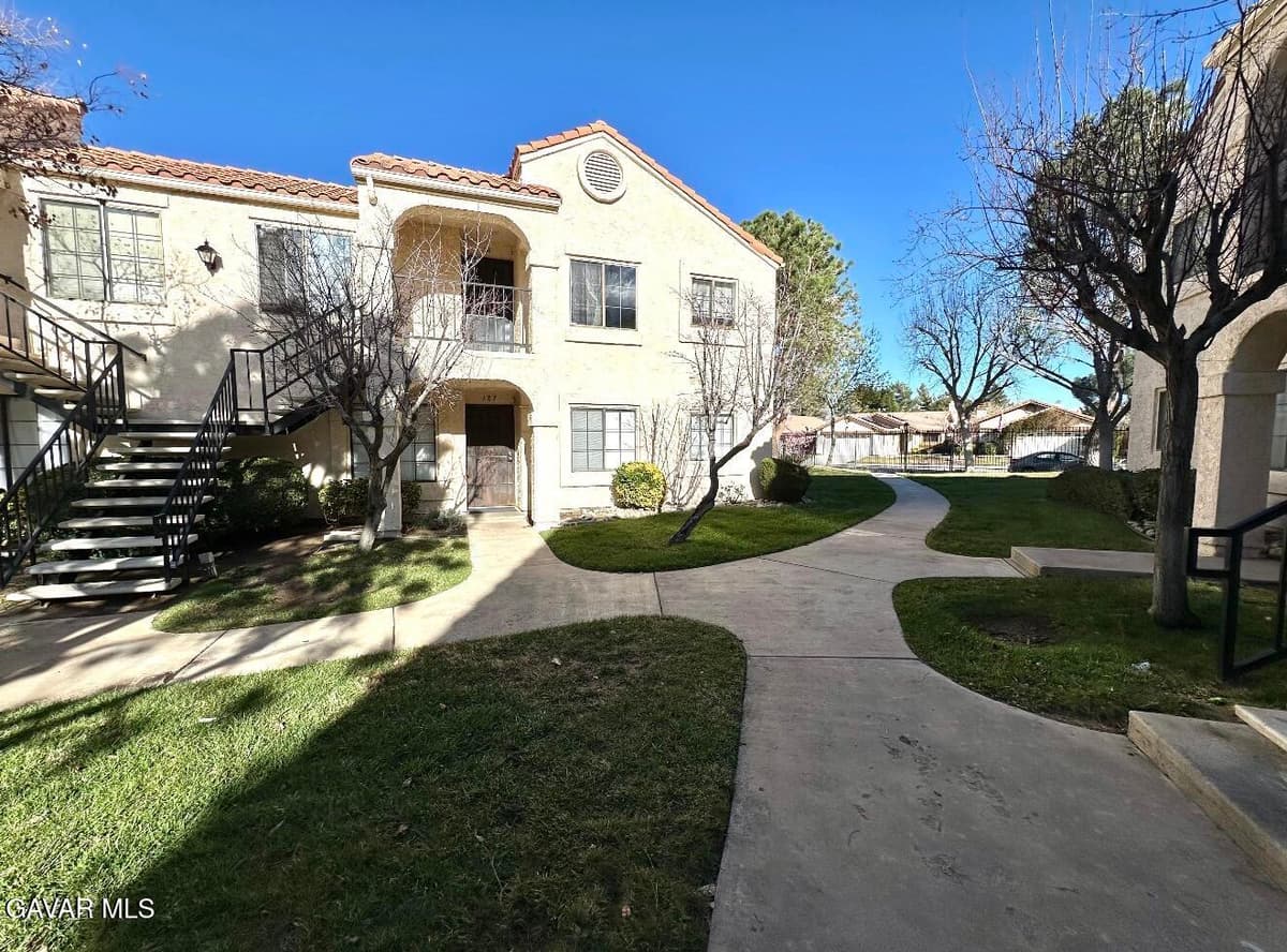 2554 Olive Drive