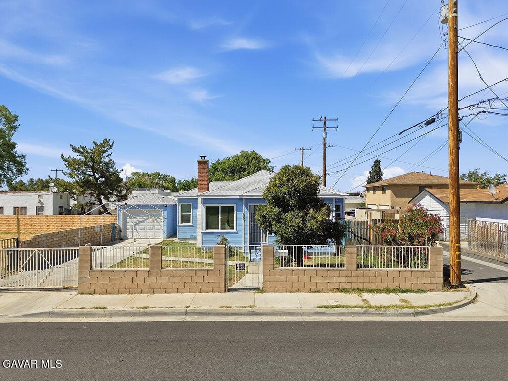 557 W Oldfield Street