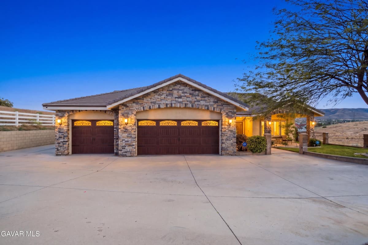 4534 W Columbia Way — photo 3