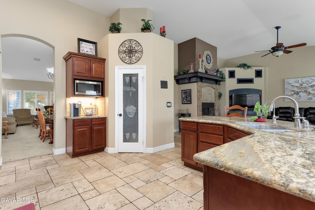 4534 W Columbia Way — photo 8