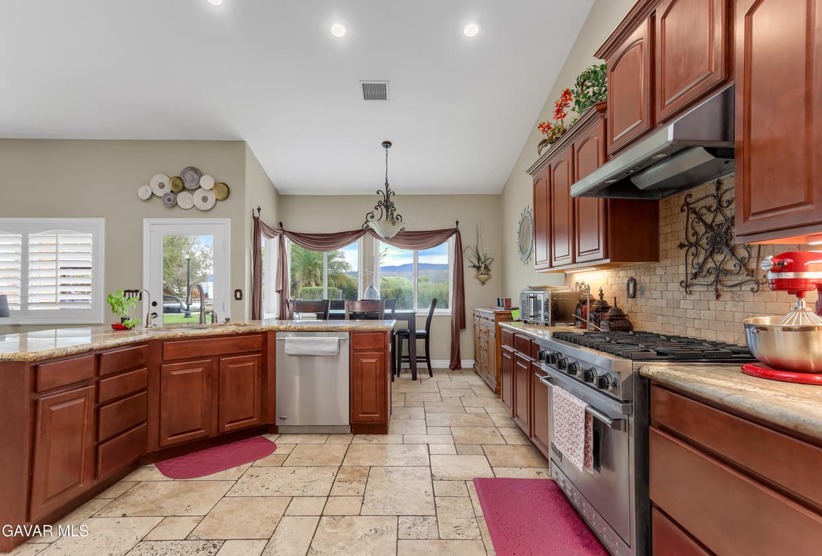 4534 W Columbia Way — photo 6