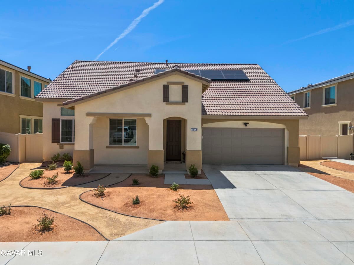 4654 W Vahan