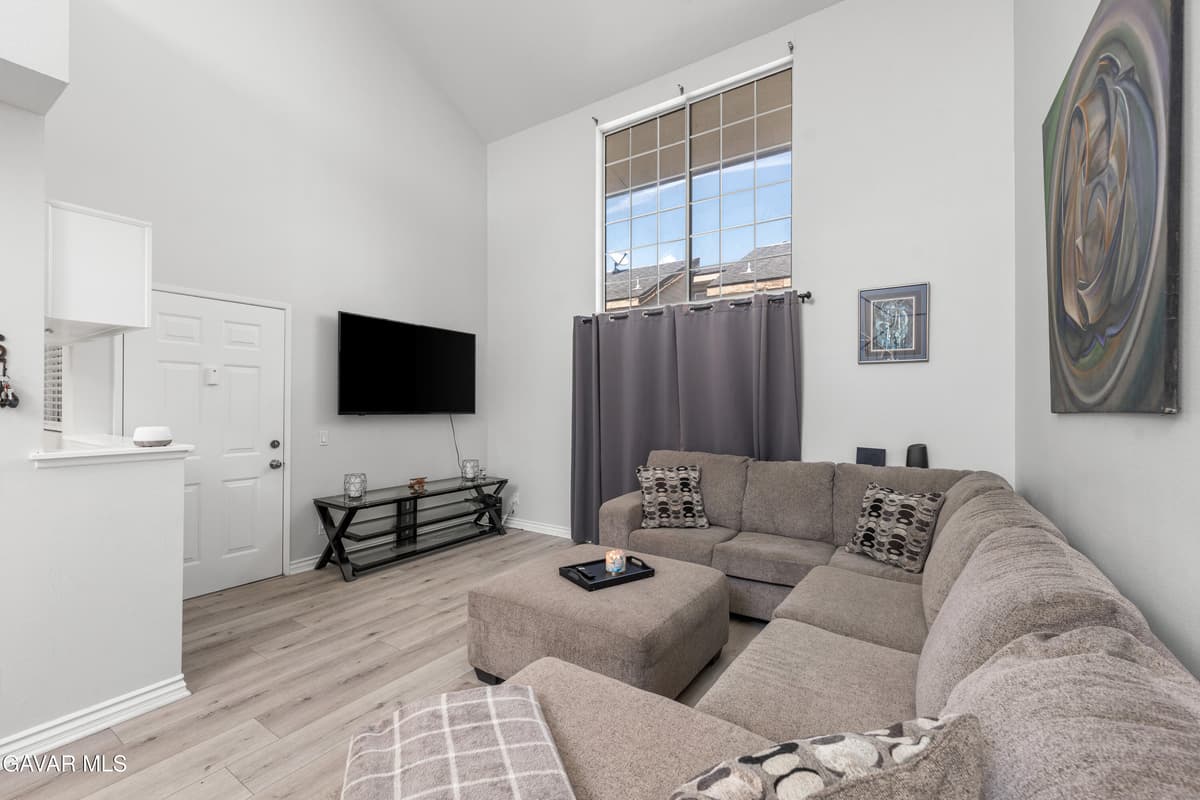 11150 E Glenoaks Blvd — photo 5